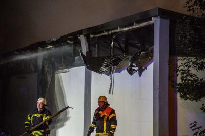 Schwaebisch Gmuend: Meterhohe Flammen bei Vollbrand eines NORMA Marktes - Anwohner evakuiert